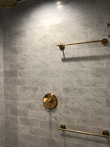 Single lever shower fixture, Carrara marble, Brass towel roods