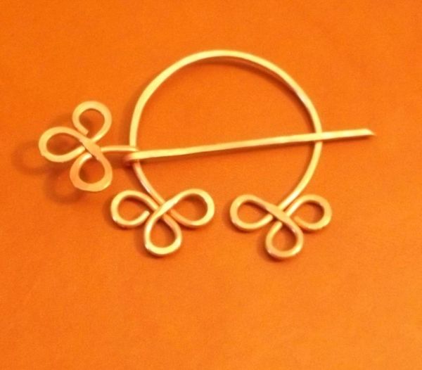 Clover Hand Hammered Penannular Brooch