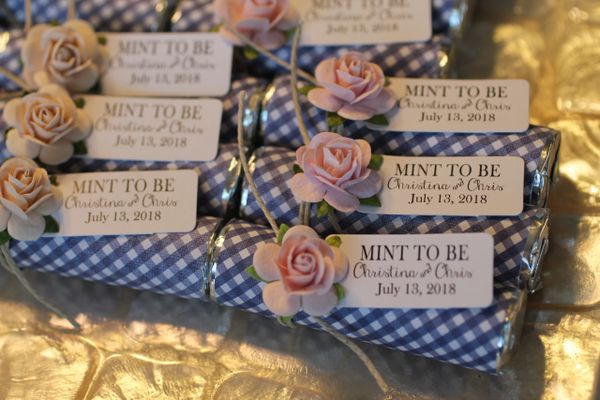 burlap wedding favor with mint rose