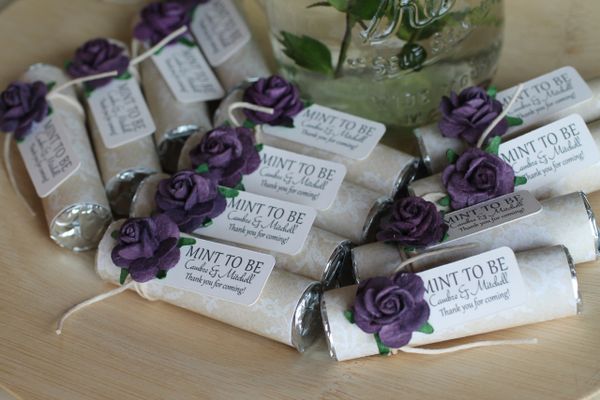 burlap wedding favor with mint rose