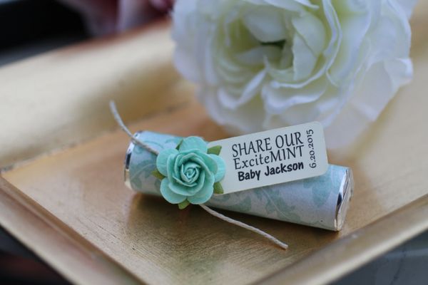 burlap wedding favor with mint rose