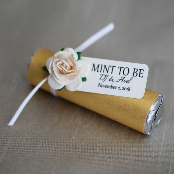 burlap wedding favor with mint rose