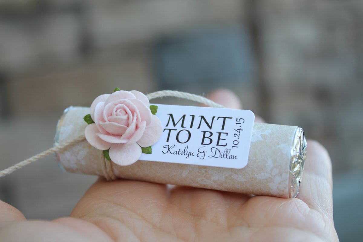 burlap wedding favor with mint rose