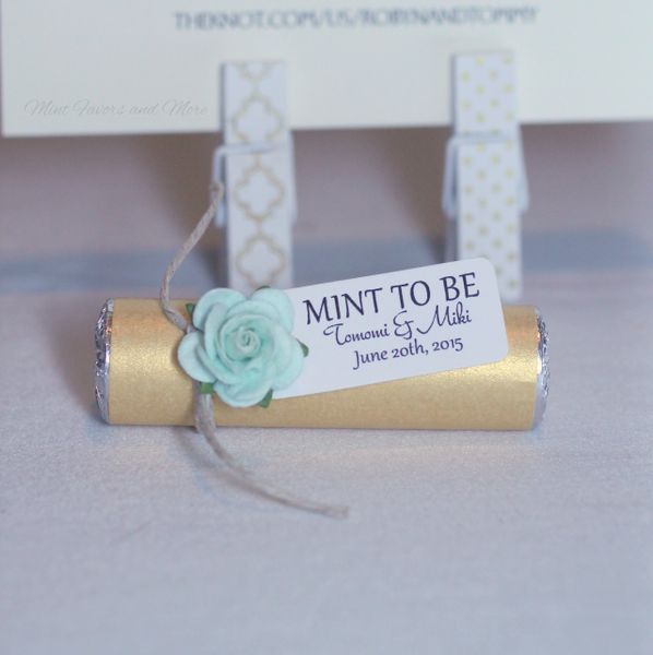 burlap wedding favor with mint rose