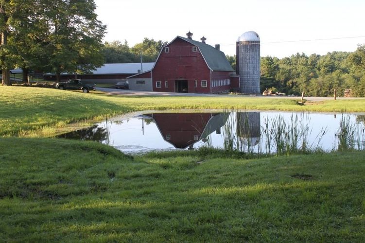 Big red barn, home to Barrette's, LLC