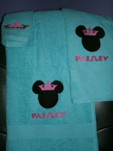 Minnie Mouze Crown Personalized Towel Set