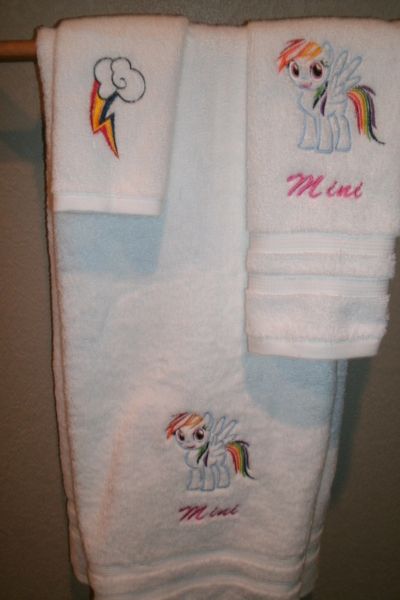 My Little Pony Rainbow Dash Pony sketch Personalized Towel Set