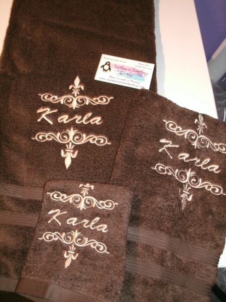 Split Scroll Frame Personalized Towel Set Wedding or Anniversary Monogram Towels
