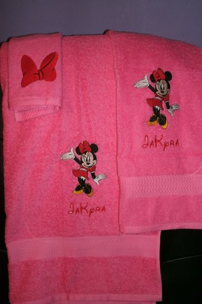 Minnie Mouze Waving Personalized Towel Set