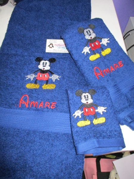 Mickey Surprised Personalized Towel Set
