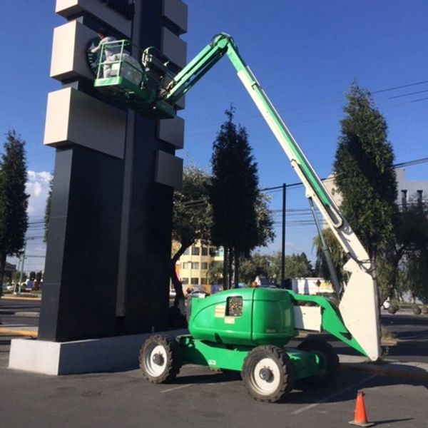 RENTA DE PLATAFORMAS ARTICULADAS JLG, MODELO M600JP.  AKORENTAL