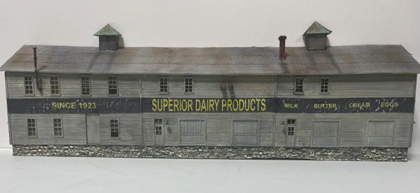 HO Craftsman Kit Superior Dairy BACKGROUND