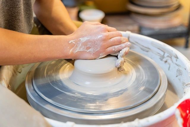 Throwing on the Potter's Wheel with Brecken, 3/4 to 4/22, Thursdays, 6:30-9 pm FULL