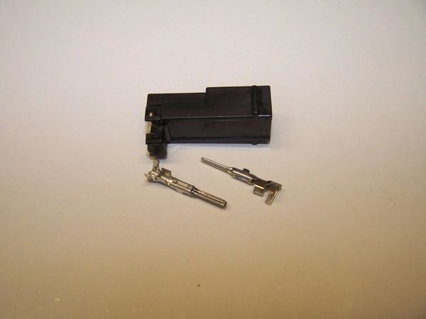 1 Harley 2x Black OEM Amp/Tyco Multi-lock FEMALE conector+terminals