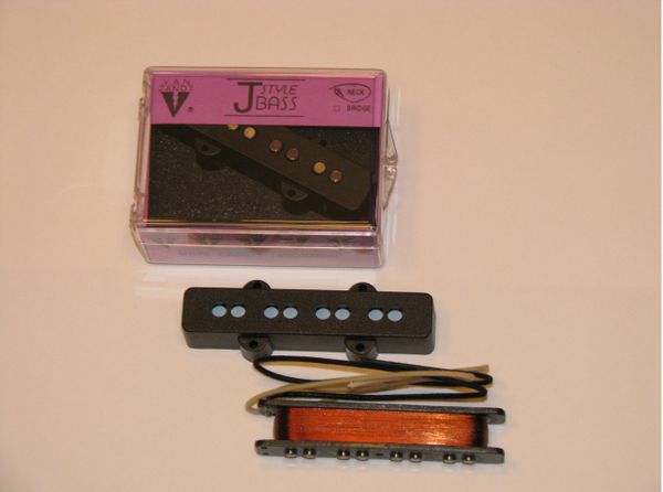 JAZZ STYLE BASS PICKUP with Black Cover