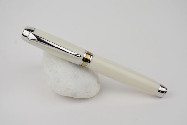 Diplomat fountain pen, non postable, faux ivory, rhodium/gold plated