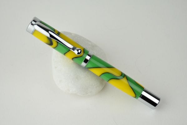 Connoisseur non postable fountain pen, green and yellow, chrome