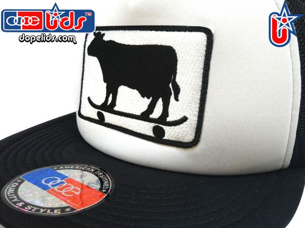 smart-patches Skater Cow Trucker Hat (Black/White)