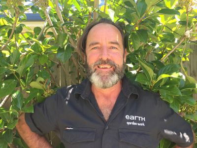 Tom Dunlop, Earth Garden Work, qualified Horticulturist