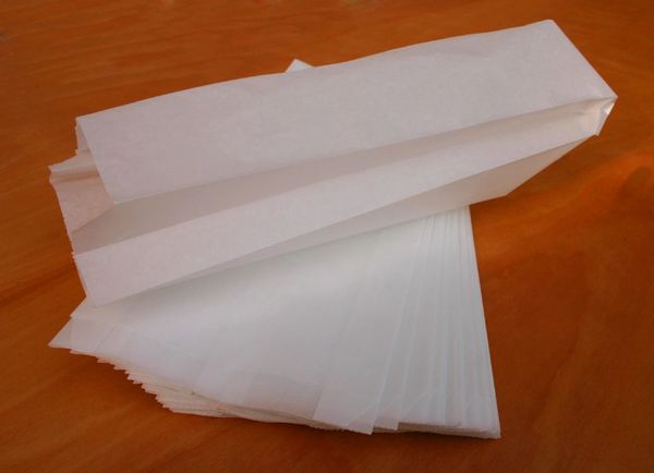 white parchment paper bags; a package of 200; 14 in x 6 in x 3 inches high- for en papillote cooking:
