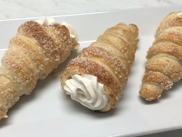 Puff pastry cream horns, synthetic cream, fresh cream.