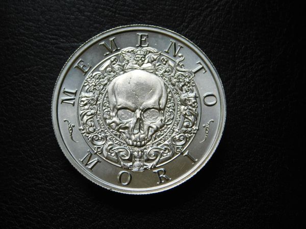 New Latin Allure Memento Mori Carpe Diem 1 oz 39mm 999 Silver Skull New Horsemen 