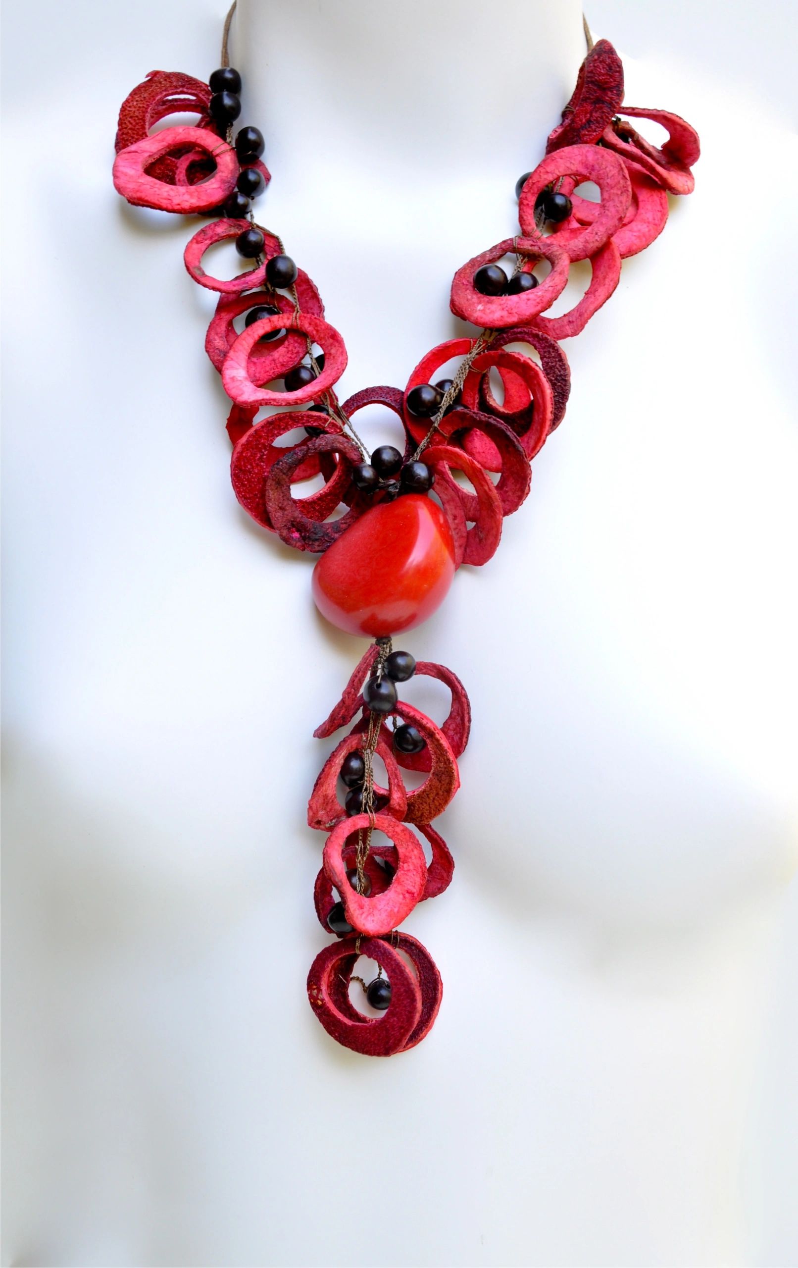 Red loops Sustainable necklace made with citrus peel (loops) Açai seeds (small beads) & Tagua nut.
