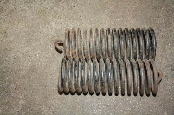USED 52040-47 Seat Springs