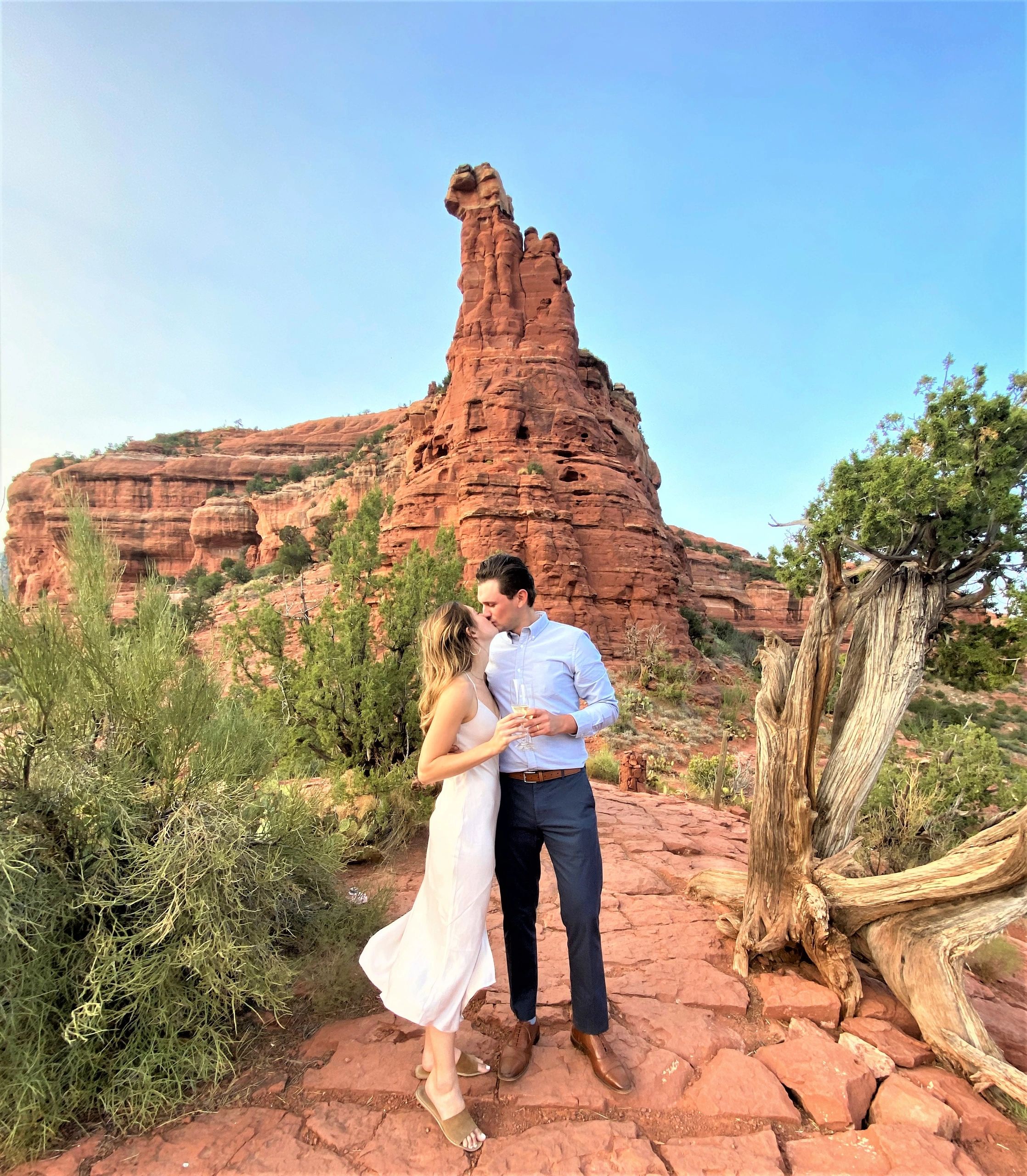 Hike to a happy Sedona elopement 