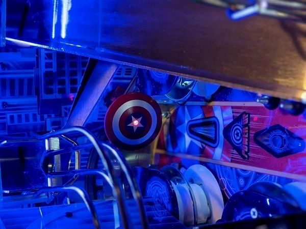 Avengers: Infinity Quest Pinball Illuminated Capt. America Shield