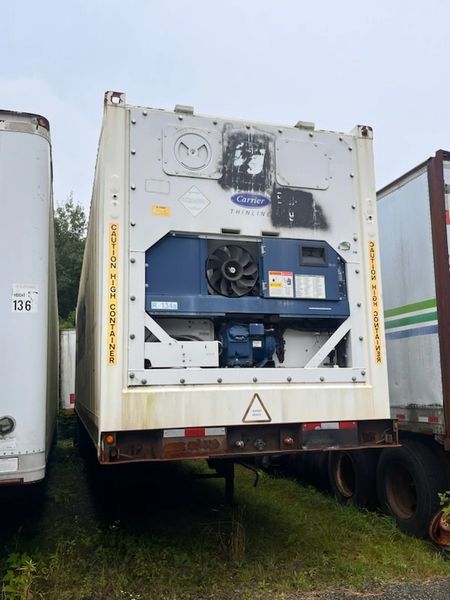 40' Refrigerated Container with 40' Chassis