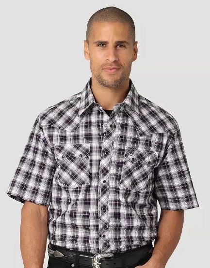 RETRO WESTERN SNAP SHORT SLEEVE SHIRT WITH SAWTOOTH FLAP POCKET IN BLACK/WHITE PLAID BY WRANGLER