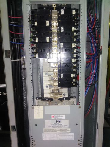 600 volts three-phase panel installation
