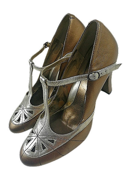 Size 6 True vintage t bar heels shoes