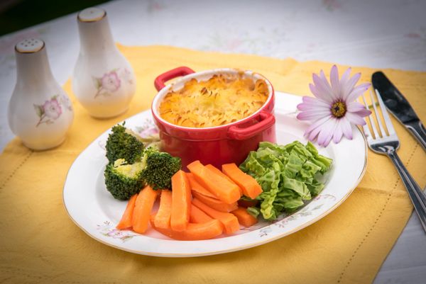 TRADITIONAL COTTAGE PIE MED SIZE