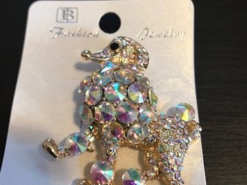 Stunning, gold, metal dog, rhinestone, 2x2" brooch