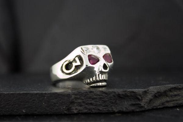 Jim hot sale skull ring