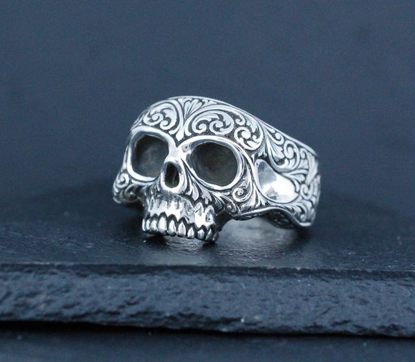 Hand-Engraved Men Ring in Silver