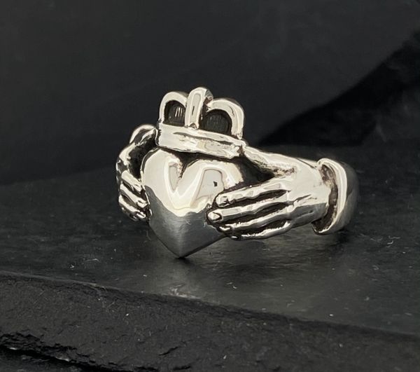 Skull claddagh deals ring