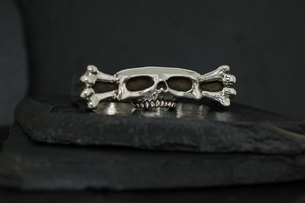 Crossbones ring on sale