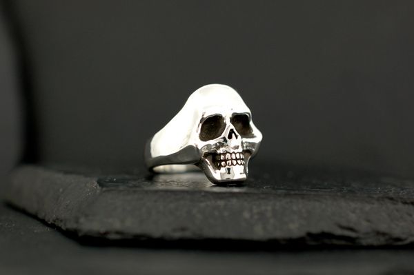 Solid silver deals skull ring