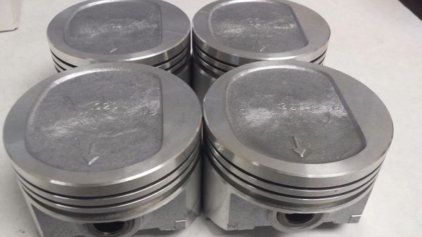 Piston Set - Cast (Silvolite 2228) 83-95