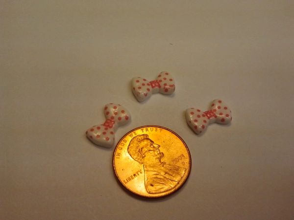 3D Bow #4 White with pink polka dot (pack of three)