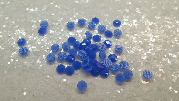 Rhinestone #R1 (3 mm blue jelly stone)