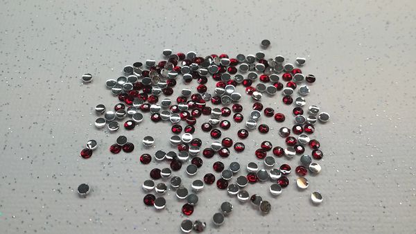 Rhinestone #R10 (2 mm dark red rhinestone)