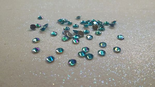 Rhinestone #R20 (4mm pointed rhinestone) (1 pack)