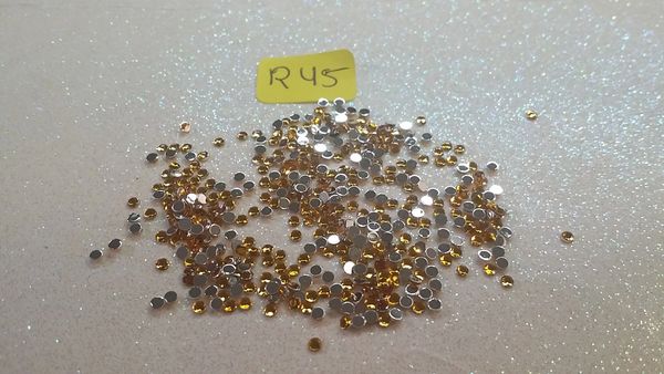 Rhinestone #R45 (1.5 mm gold rhinestone)