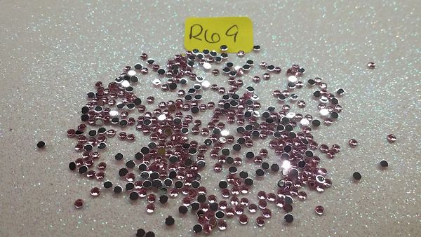 Rhinestone #R69 (1.5 mm light pink rhinestone)