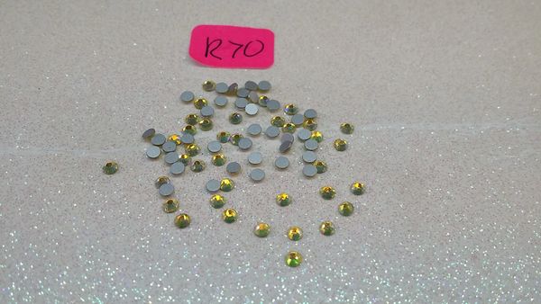Rhinestone #R70 (2.5 mm yellow crystal rhinestone)
