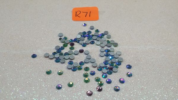Rhinestone #R71 (2.0 mm blue crystal rhinestone)